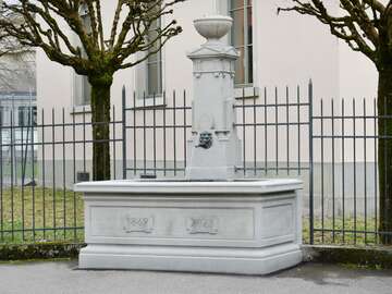 Brunnen aus Bollinger Sandstein