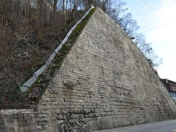 Instandsetzung Verkleidungsmauer Geisshof