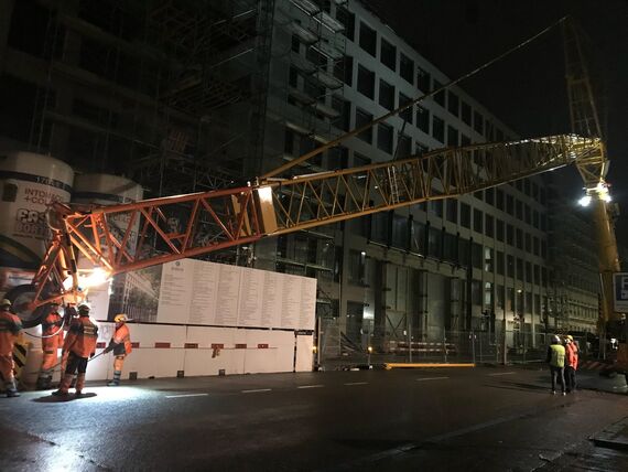 Kran wird aufgebaut